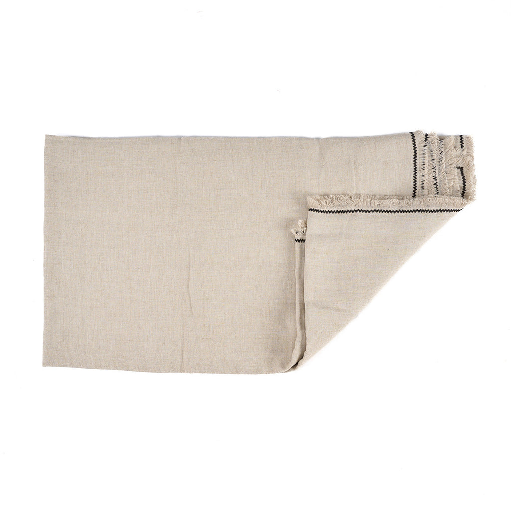 Nappe rectangulaire en lin écru bord noir frangé – 150x300 cm