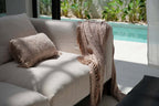 Housse de coussin beige en coton avec franges - 30x50 cm
