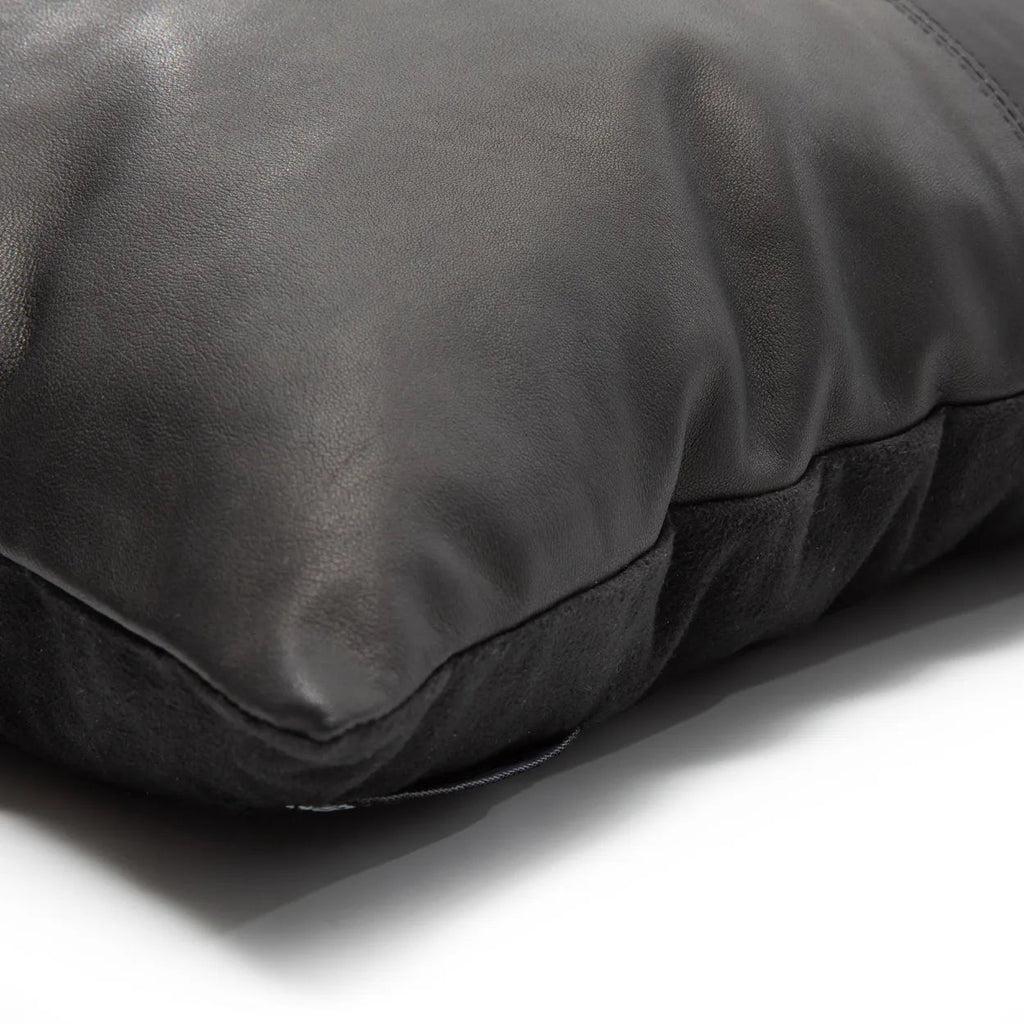 Housse de coussin carrée en cuir noir surpiqué - 40x40 cm