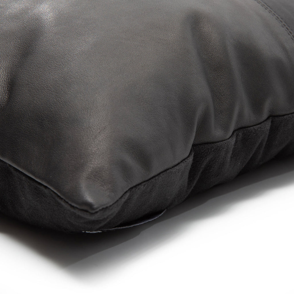 Housse de coussin carrée en cuir noir surpiqué - 40x40 cm