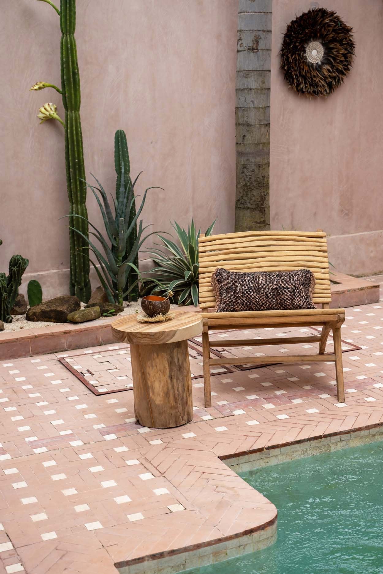 Fauteuil en teck naturel pour extérieur couvert structure ondulée – 85x65 cm