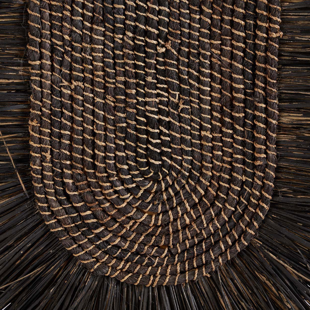 Décoration murale en fibres naturelles noires 87x74 cm