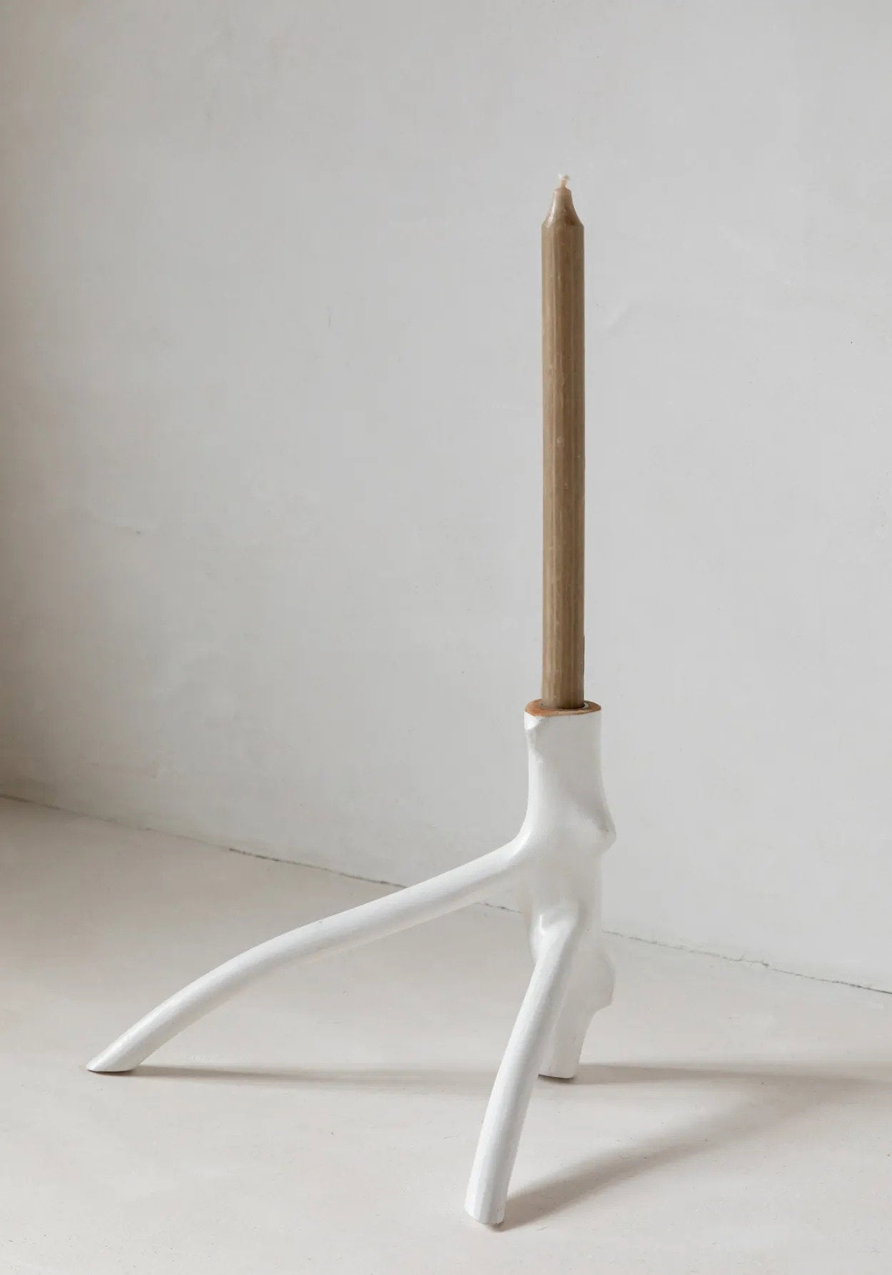 Bougeoir blanc en forme de branche organique