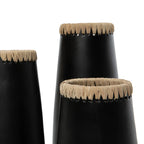 Vase décoratif en terre cuite et raphia noir 26 cm