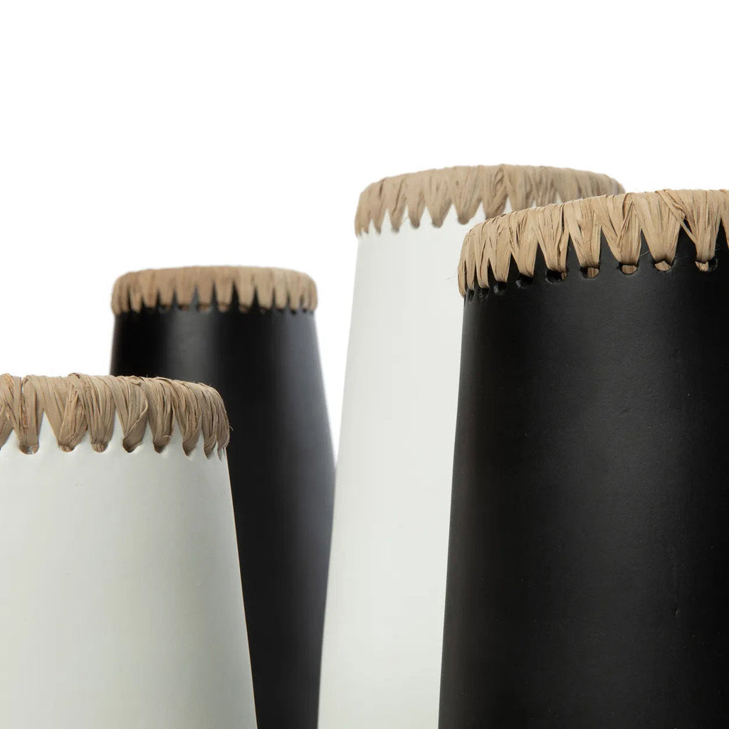 Vase décoratif en terre cuite et raphia noir 26 cm
