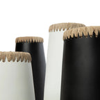 Vase en terracotta blanc naturel avec détail raphia 31 cm