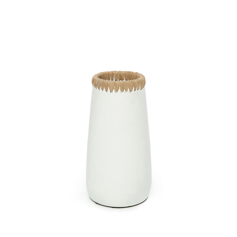 Vase décoratif en terre cuite blanc naturel avec bordure en raphia – H26 cm