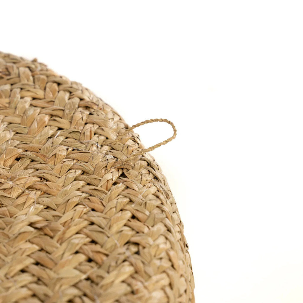 Plaque murale ronde en coquillages naturels et paille tressée blanche