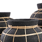Vase rond noir en terre cuite détail en rotin – H23 cm