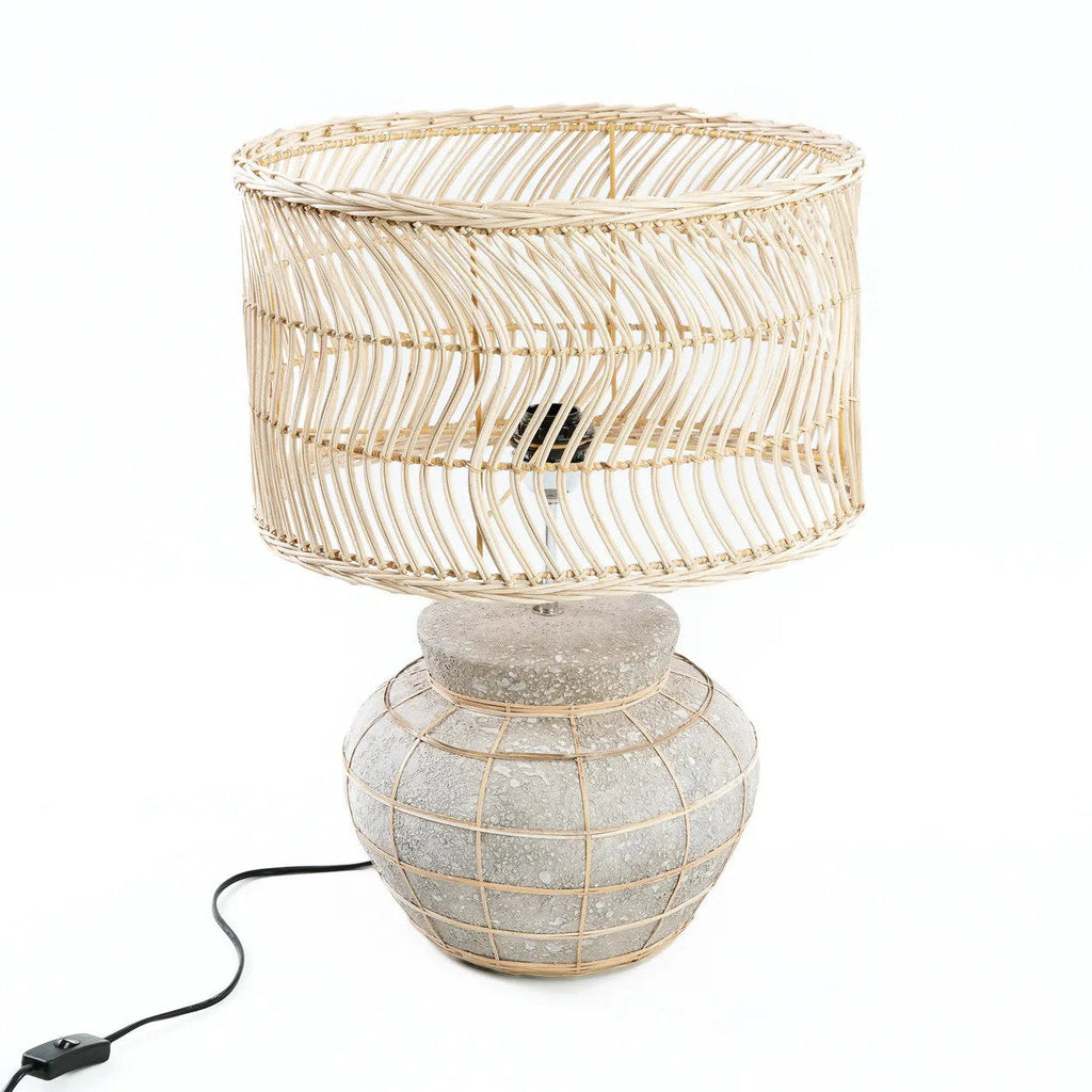Lampe à poser effet béton et rotin tressé gris naturel – H48 cm