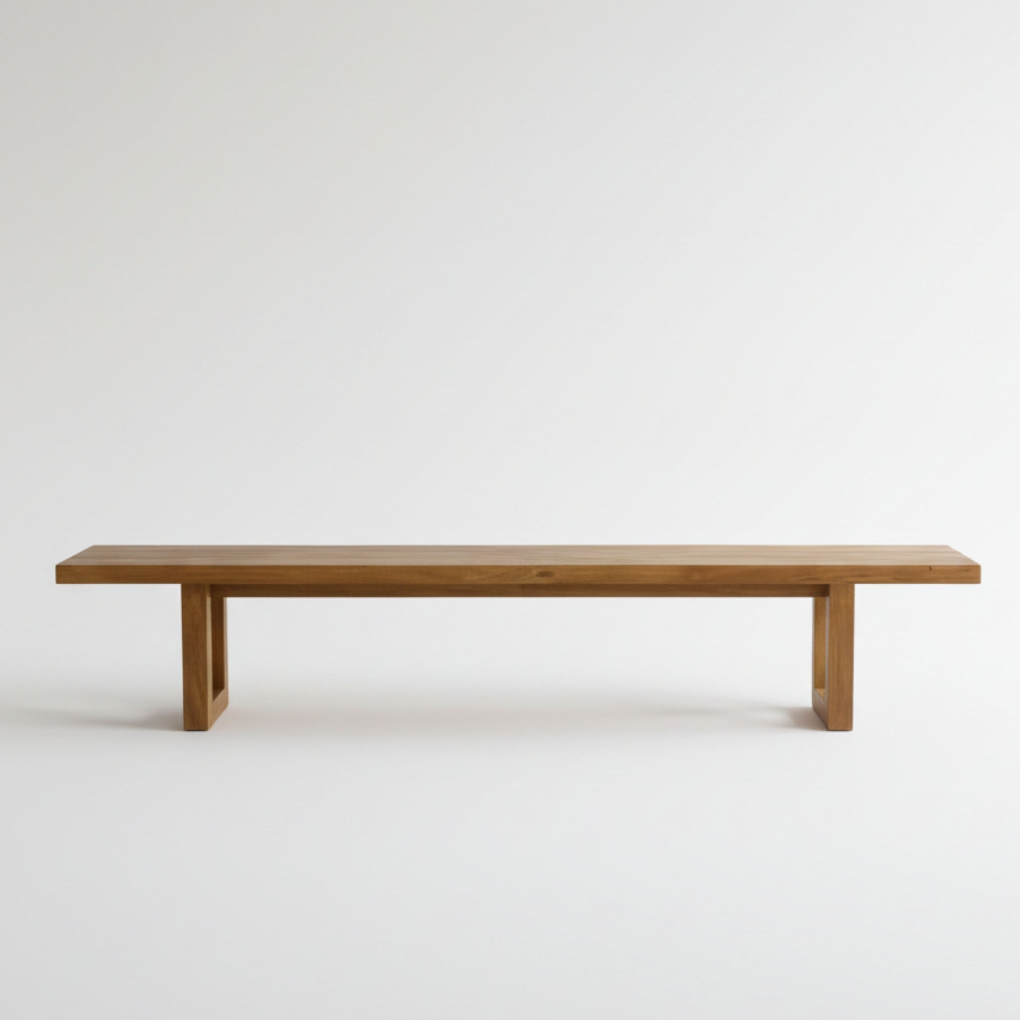 Banc en teck recyclé finition naturelle pieds ajourés – 220x100 cm