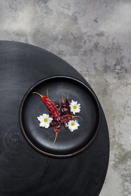 Assiette ronde en terre cuite brûlée – Noir profond – Ø26 cm