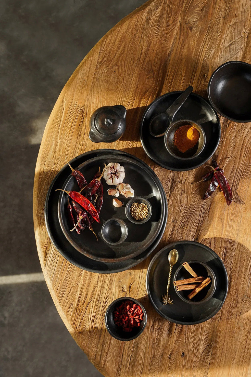 Assiette en terre cuite noire brûlée – Ø20 cm