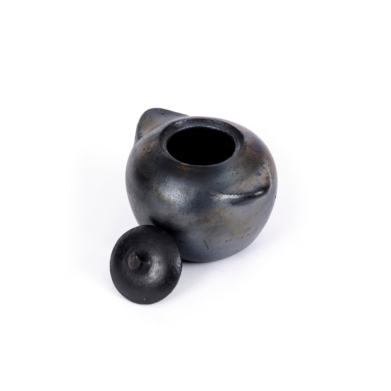 Pot artisanal en terracotta – Finition noire brute
