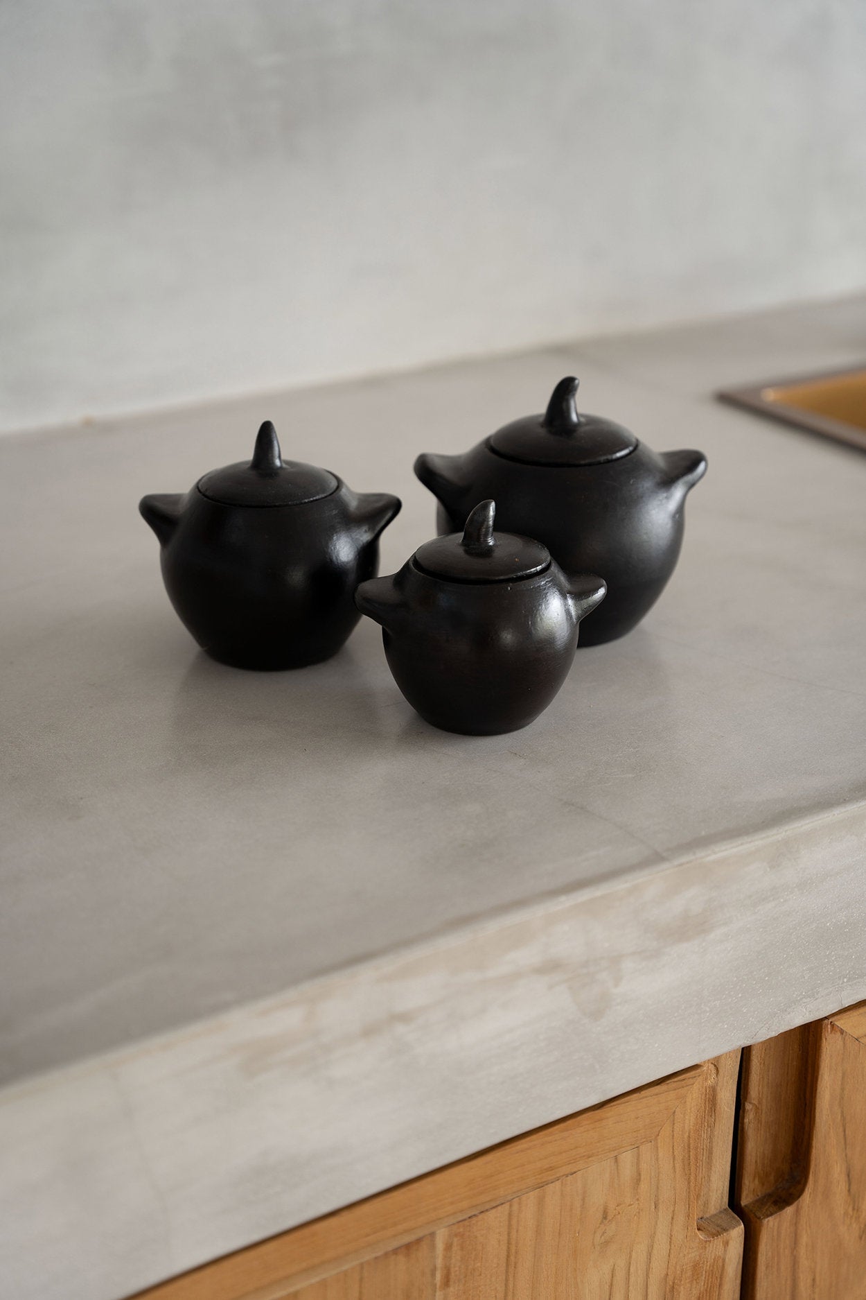 Pot en terre cuite noir brûlé fait main 11 cm