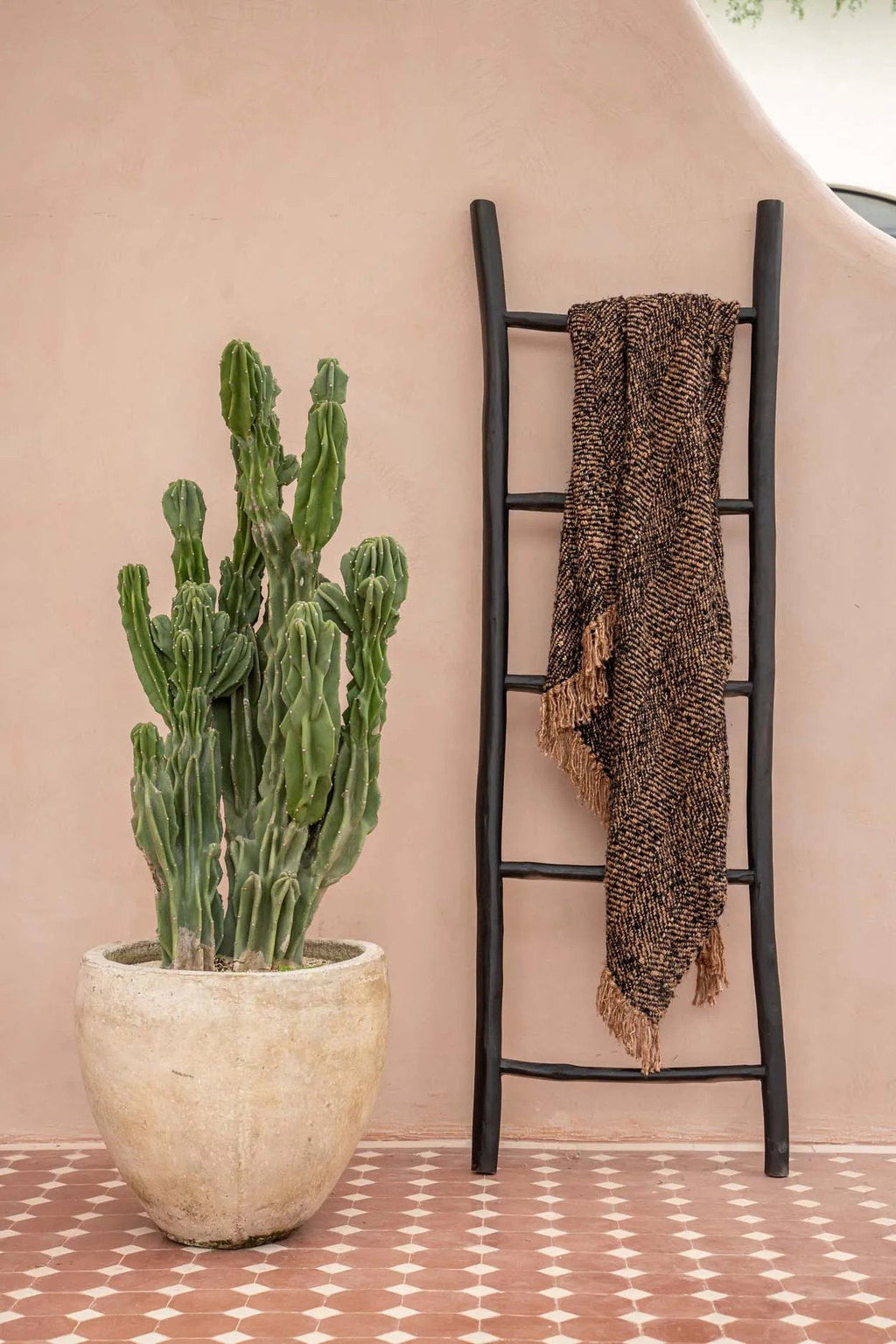 Échelle décorative en teck noir 165 cm pour serviettes