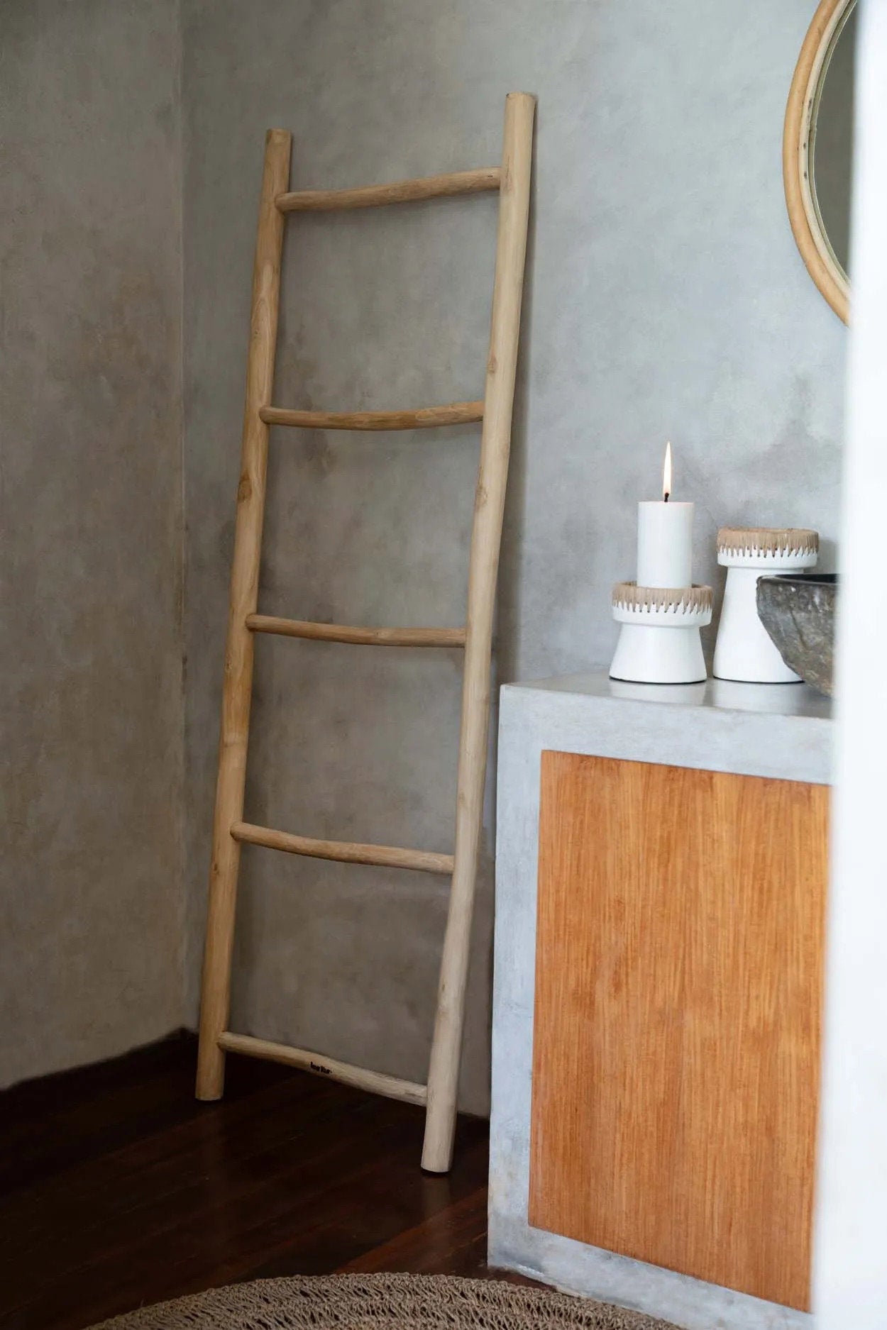 Échelle décorative en teck naturel – Structure asymétrique – H165 cm