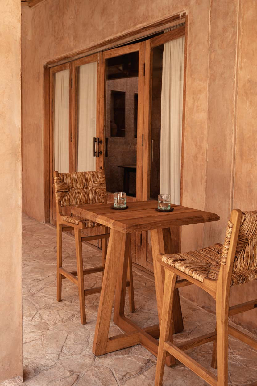 Tabouret de bar en bois recyclé et rotin tressé naturel avec dossier