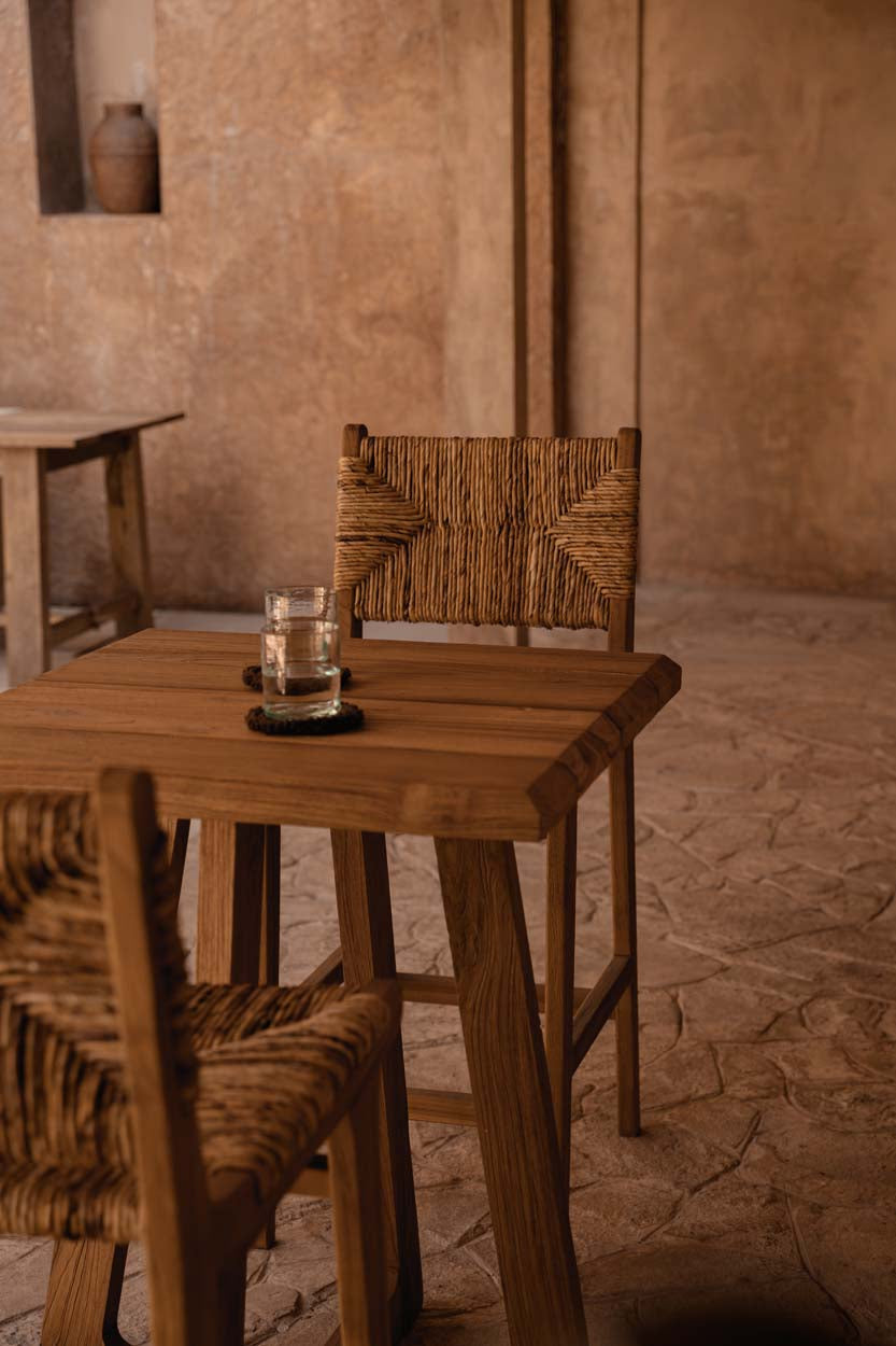 Tabouret de bar en bois recyclé et rotin tressé naturel avec dossier