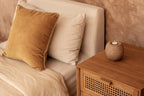 Chevet en teck et rotin naturel pour chambre 2 tiroirs – 51x48 cm