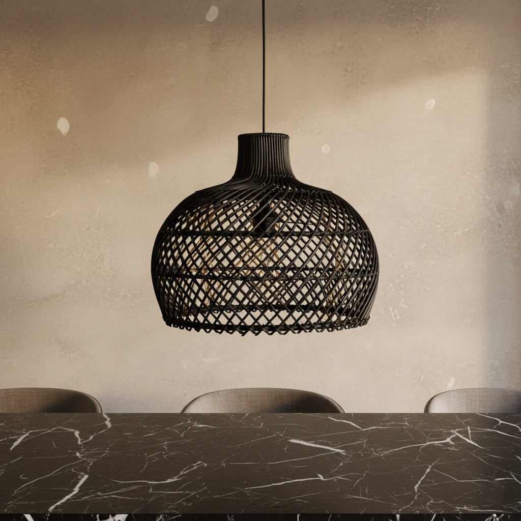 Suspension en rotin noir ajouré forme gourde – Ø42 cm