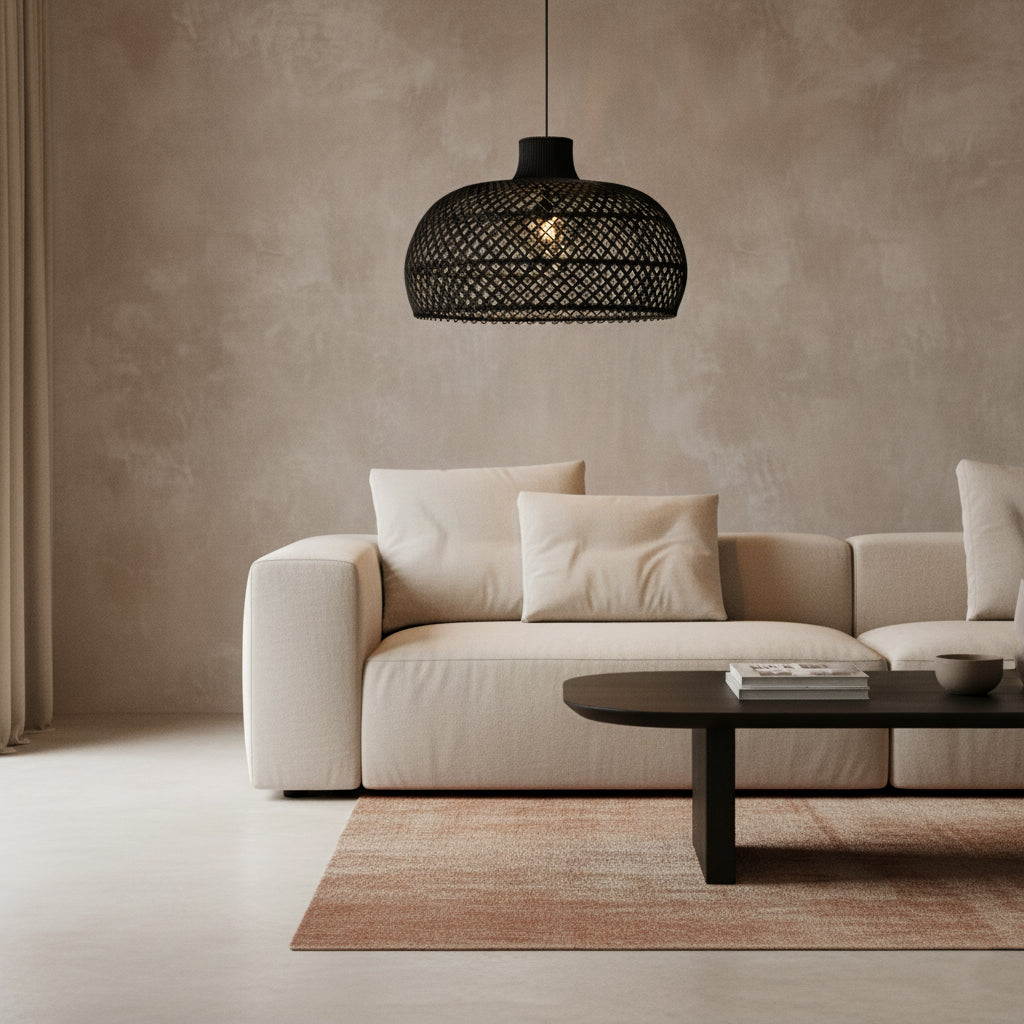 Suspension en rotin noir ajouré forme cloche – Ø57 cm