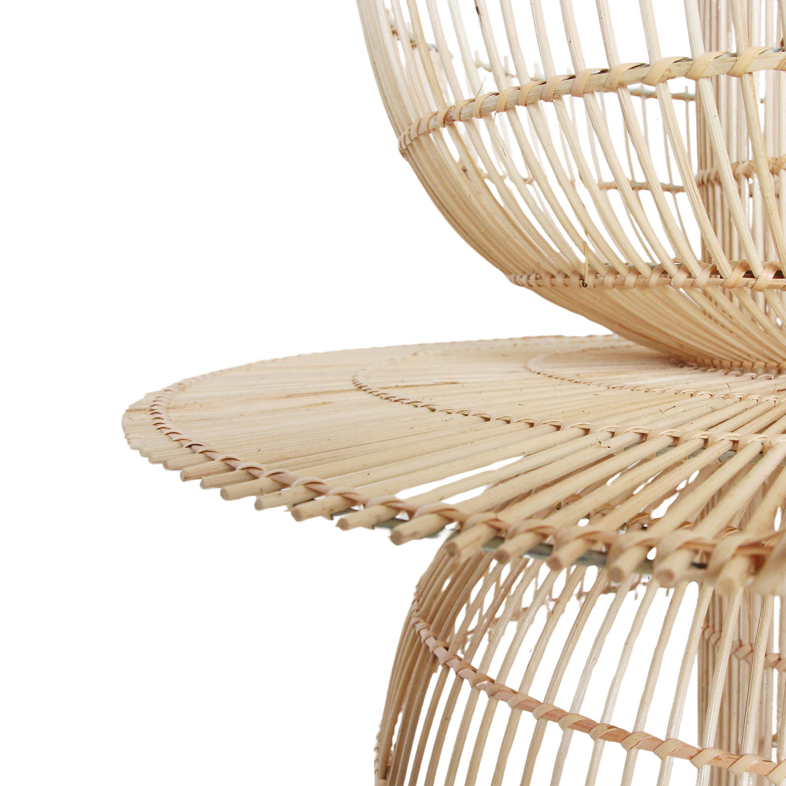 Hängeleuchte aus Naturrattan in offener Blütenform – Ø65 cm