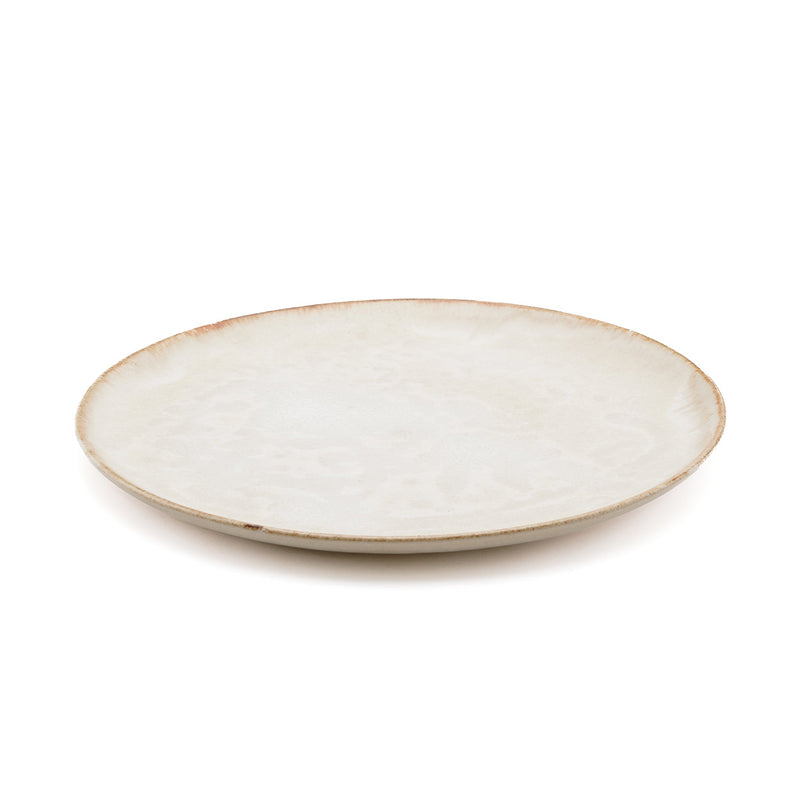 Assiette plate en grès ivoire moucheté bord brun artisanal