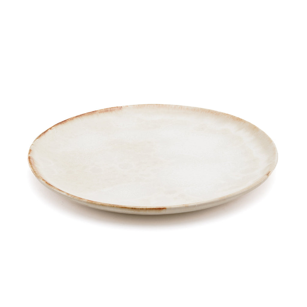 Assiette plate en grès blanc cassé bord doré artisanal