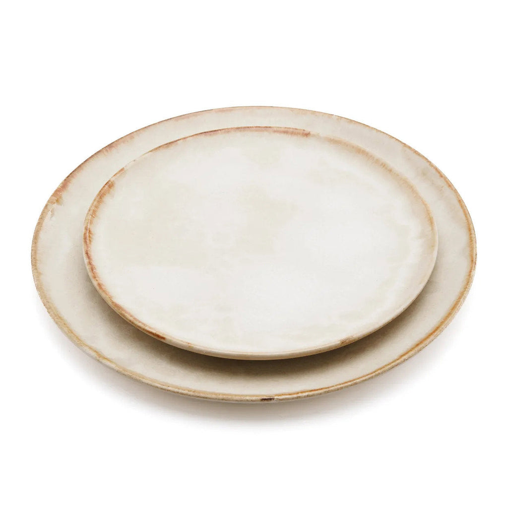 Assiette plate en grès blanc cassé bord doré artisanal