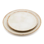Assiette plate en grès blanc cassé bord doré artisanal