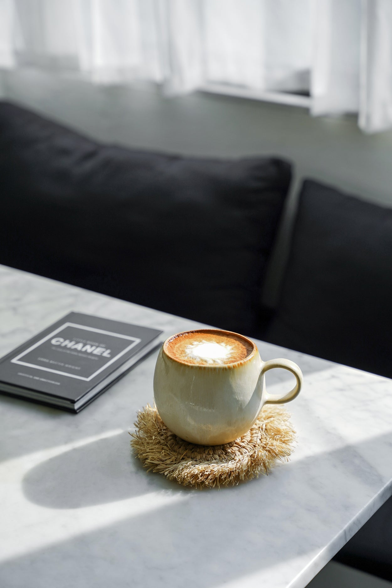 Mug en céramique crème anse large et bord brun dégradé