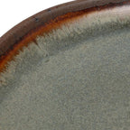Assiette en grès émaillé ovale gris-vert à bord brun organique