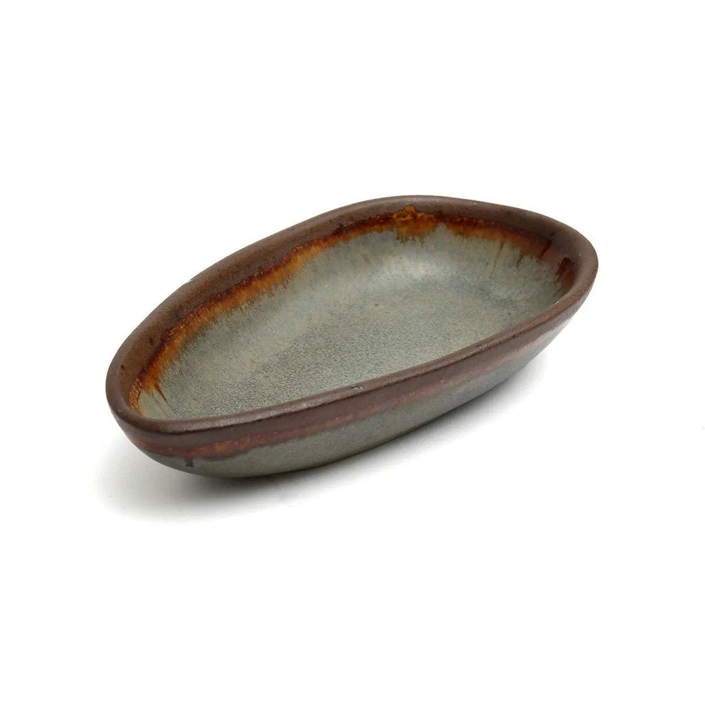 Assiette de service ovale en grès émaillé gris et brun rouille