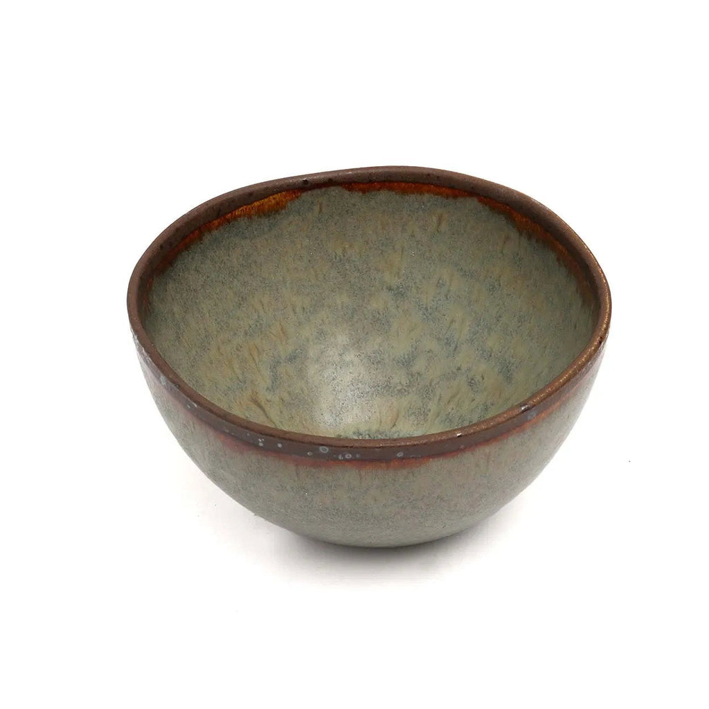 Bol en grès émaillé gris-vert bord brun forme organique artisanale