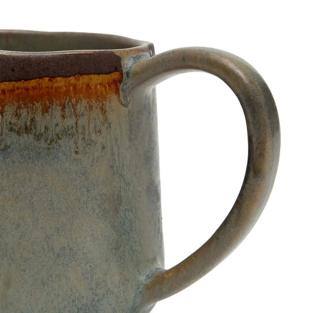 Mug en grès artisanal émaillé gris bleuté et brun