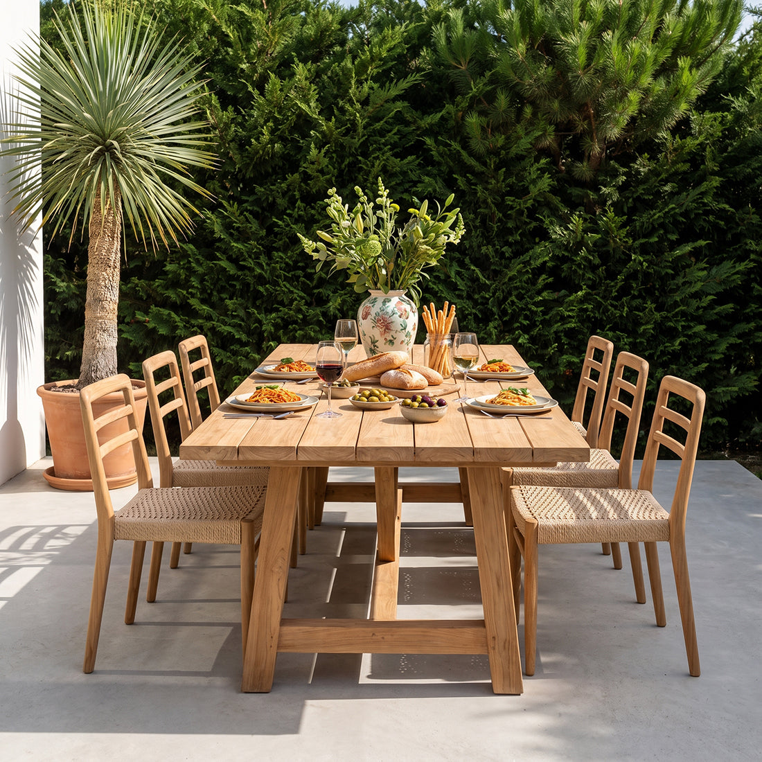 Chaises de jardin en teck naturel avec accoudoirs et assise tressée – Lot de 2