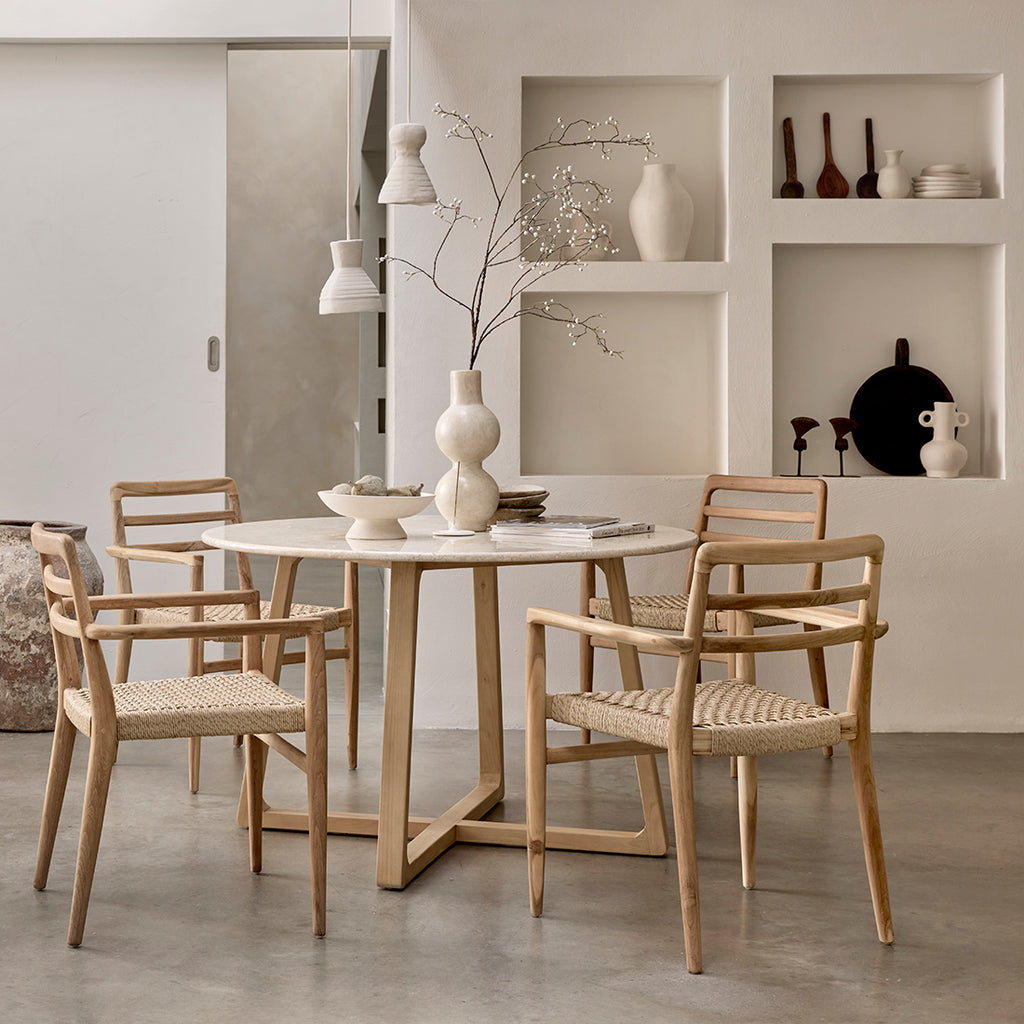 Chaises de jardin en teck naturel avec accoudoirs et assise tressée – Lot de 2