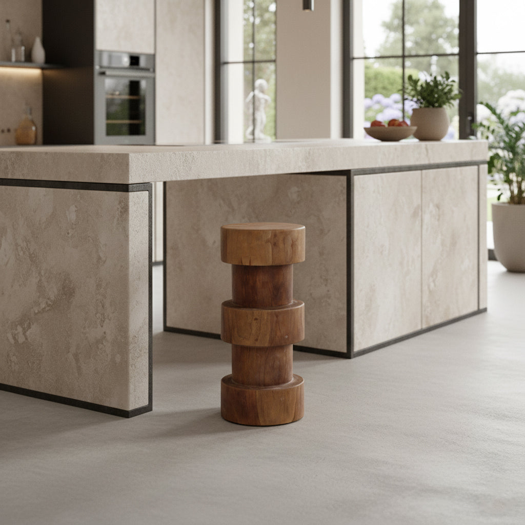 Tabouret en teck massif naturel forme totem pour bar ou salon – H65 cm