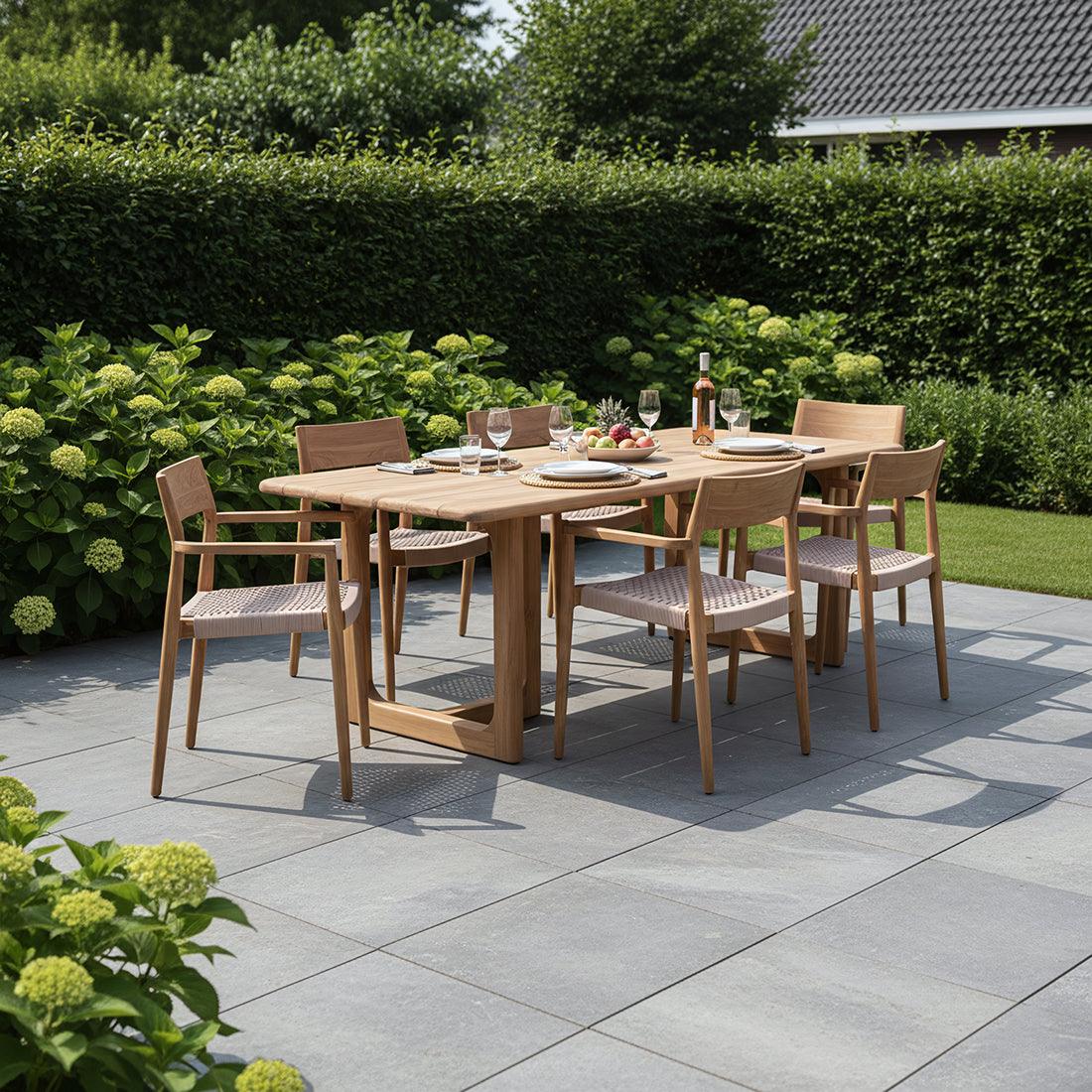 Table de jardin en teck recyclé naturel avec pieds ajourés – 200x90 cm
