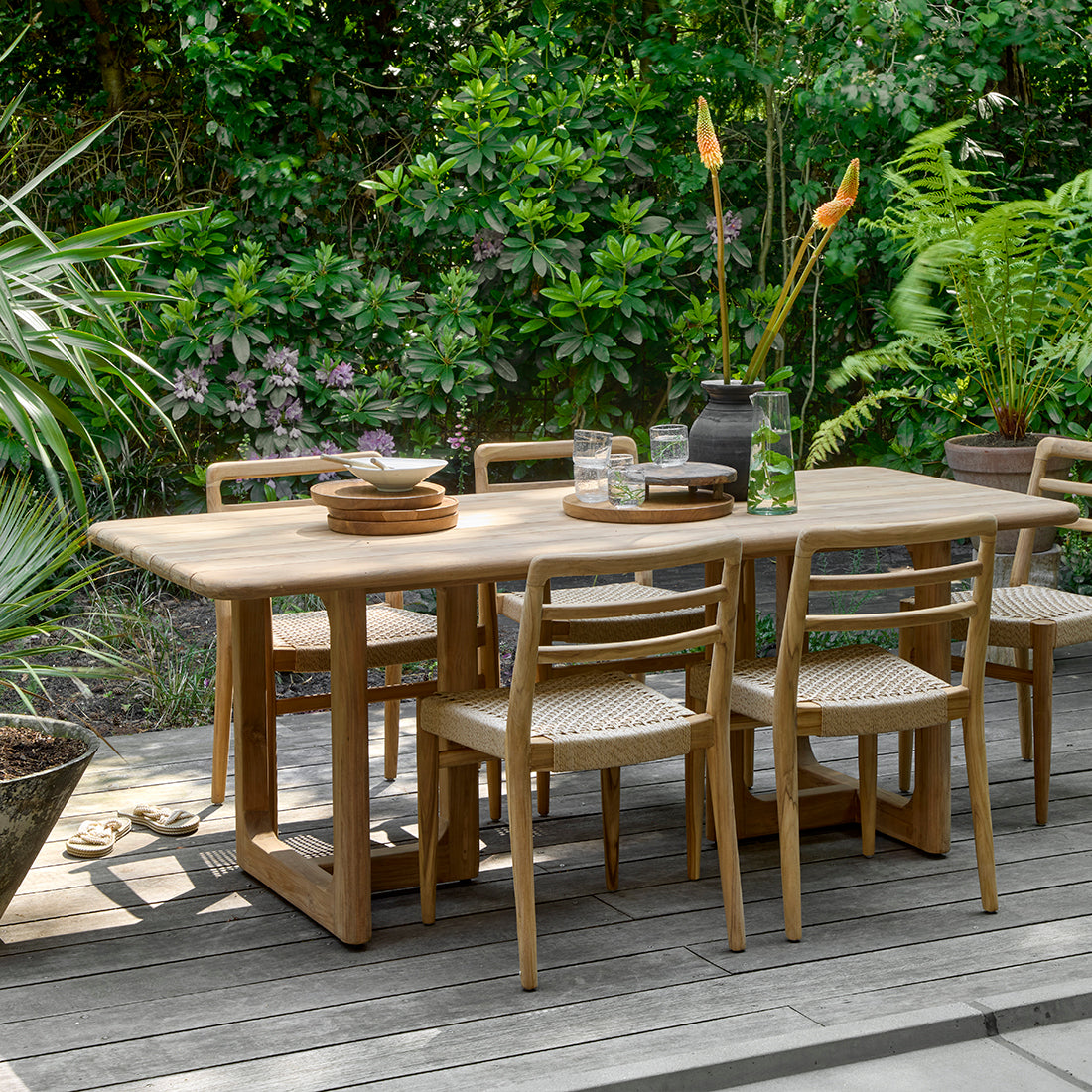 Table de jardin en teck recyclé 240 cm ovale et naturelle