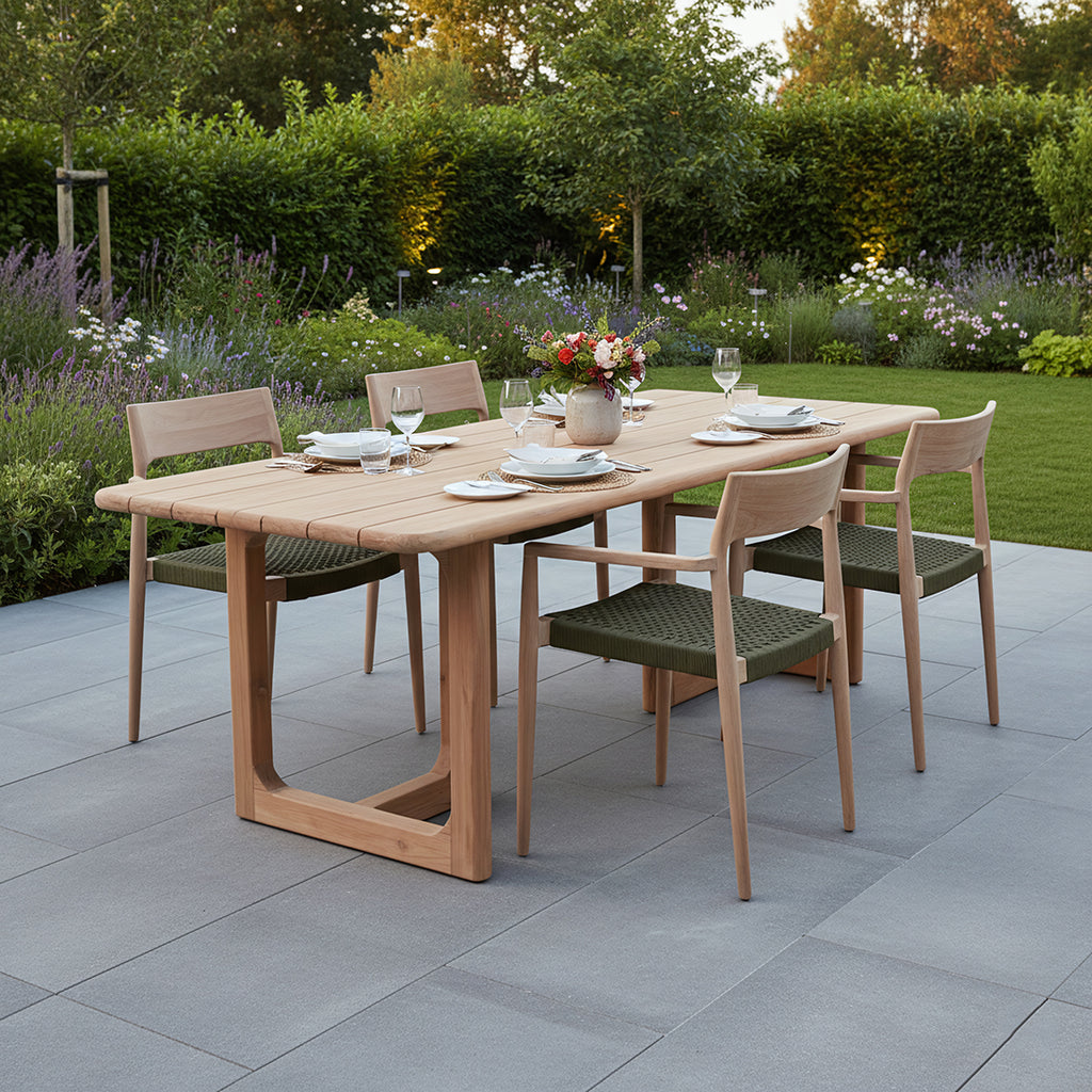 Table de jardin en teck recyclé 240 cm ovale et naturelle