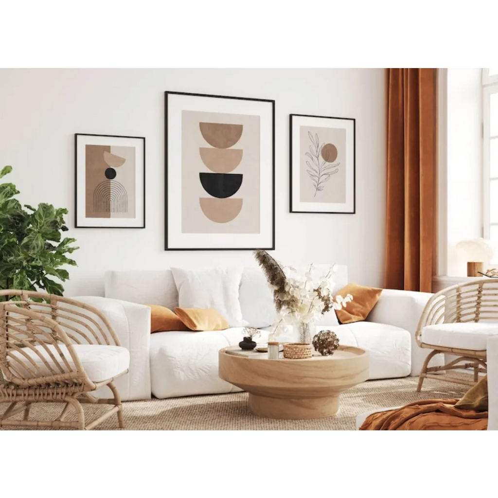 Intérieur de salon chaleureux avec affiche murale géométrique sur toile Set de 3