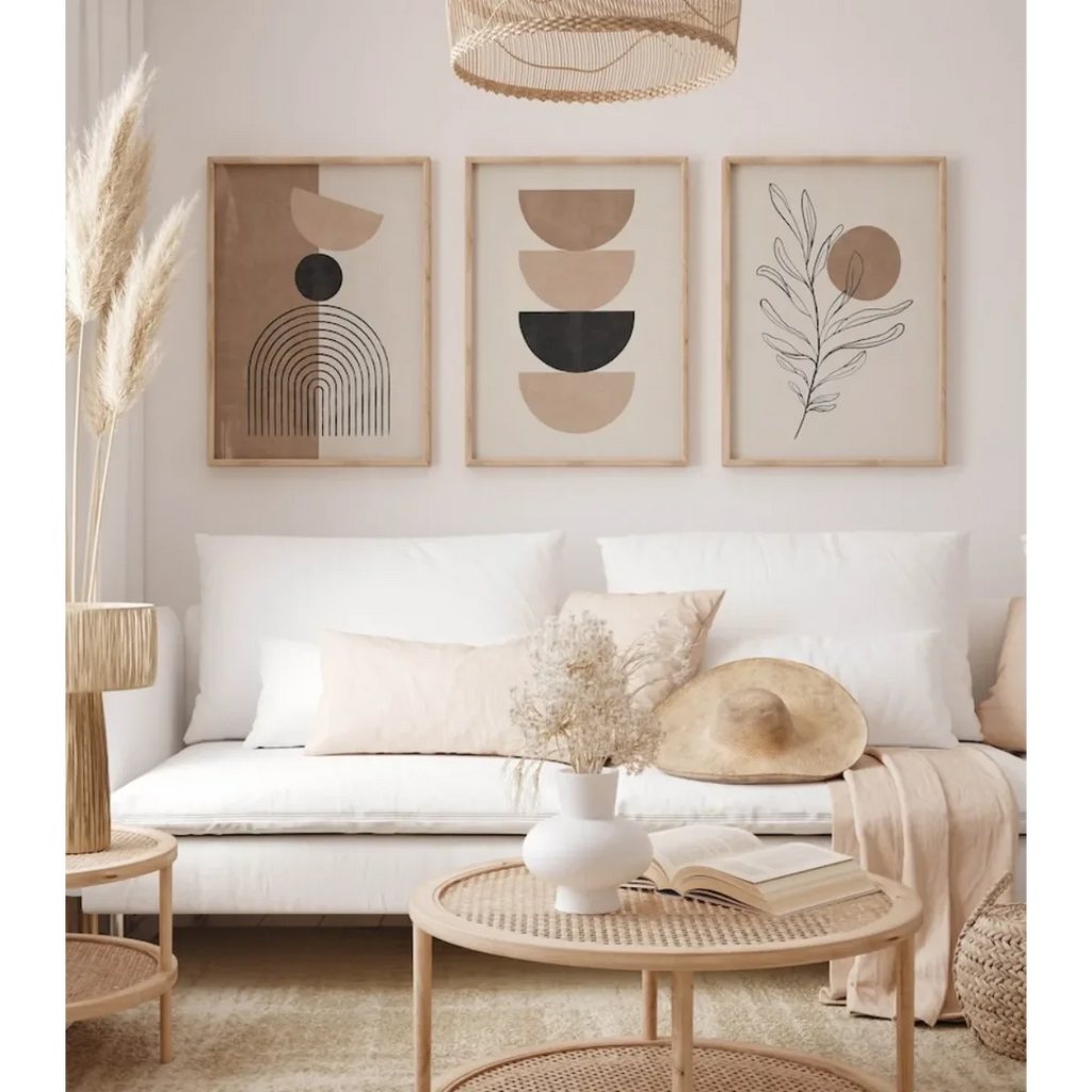 Décor de salon en tons neutres avec affiche murale géométrique sur toile Set de 3