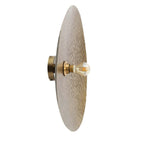 Applique murale ronde en laiton martelé avec verre translucide texturé, Ø55 cm
