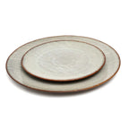 Assiette en grès gris clair bord brun texturé strié, set de deux