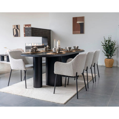 Table basse ovale noire aux pieds cylindriques minimalistes