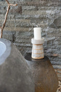 Bougeoir en terre cuite couleur béton naturel avec rotin H20 cm