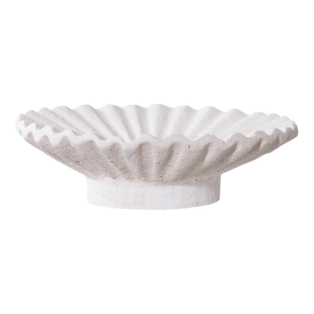 Jardinière en ciment blanc texturé coquille, bord plissé et base solide