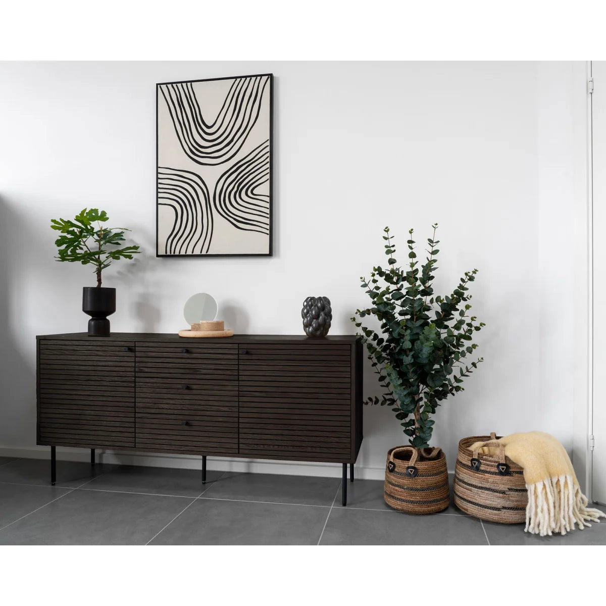 Buffet bas en bois noir à lattes horizontales 150x40 cm